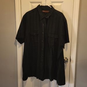 Perry Ellis short sleeve button up shirt with 2 front pockets